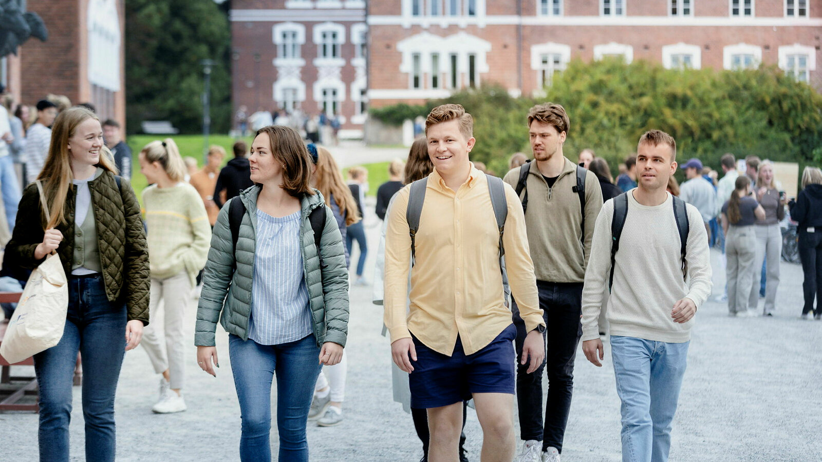 Bilder tatt i forbindelse med rekrutterings materiell for 
Handelshøyskolen.
Tillatelser til bruk er innhentet fra studentene avbildet.
For nærmere info kontakt:

Emma Susanna Hidas
 emma.susanna.hidas@nmbu.no