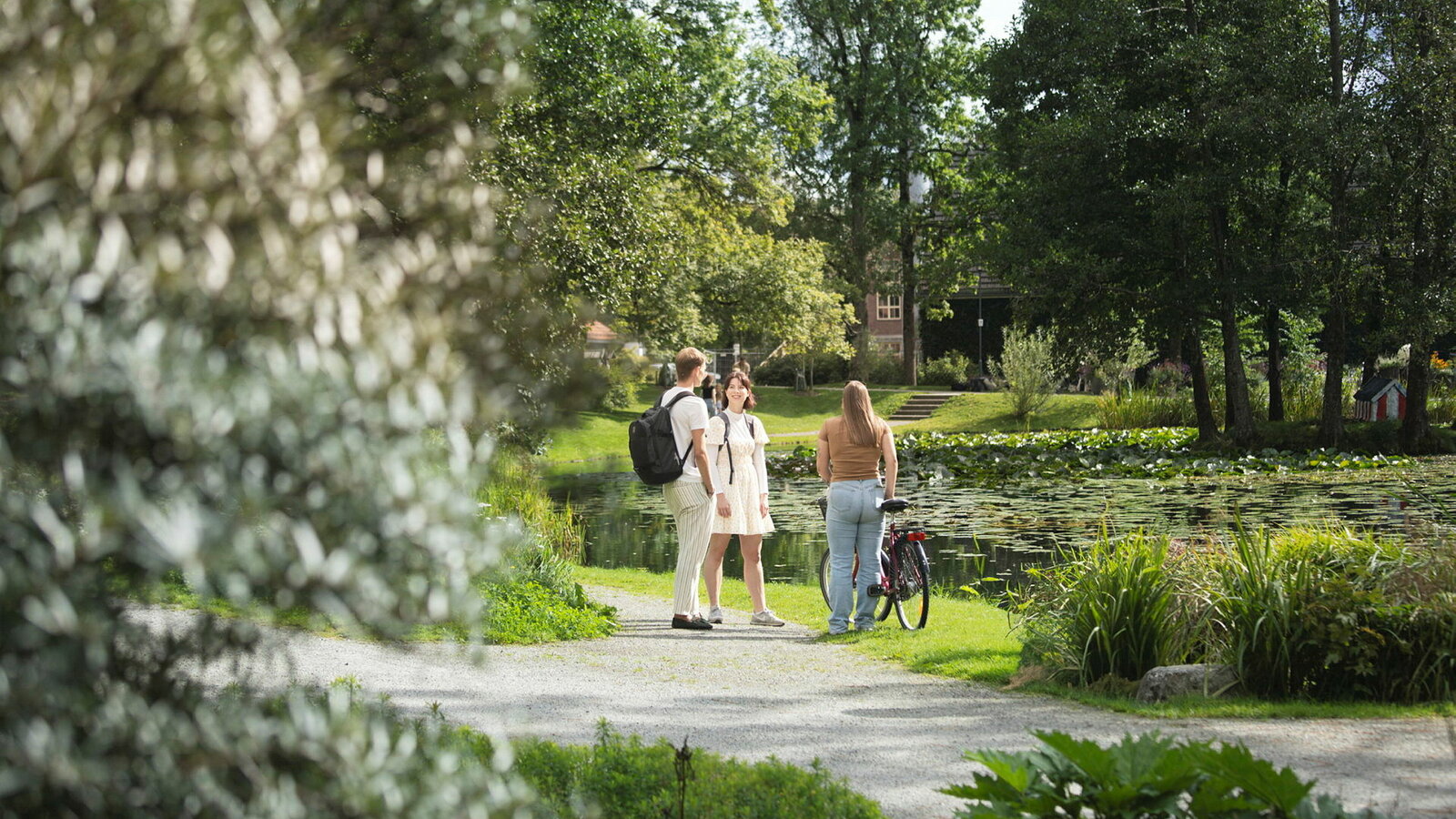 Til rekruttering-2023-2024
Studentambassadører hos NMBU fotografert på diverse lokasjoner på campus.