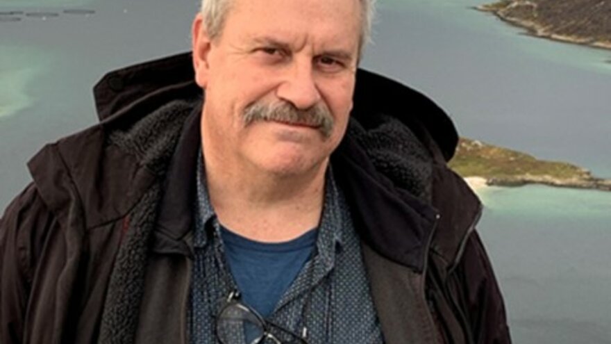NMBU-professor Roland Kallenborn på Svalbard