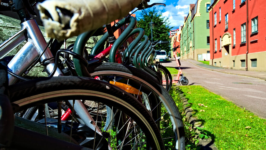 Nærbilde av sykkelparkering