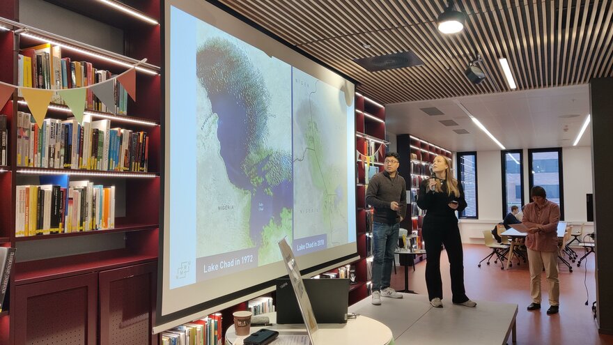 Students introduces their work on the Lake Chad region