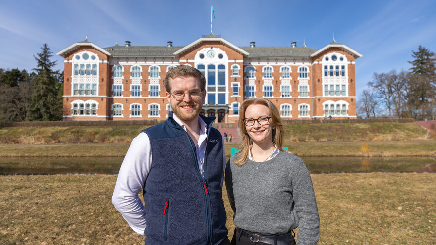 Trym Jarle Vårdal og Johanne Sofie Iversen fremfor Ur