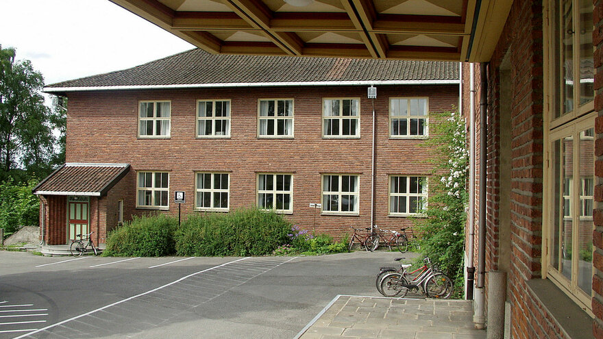 Bildet viser meieribygningen på Ås NLH