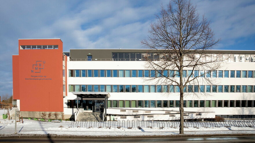 Bildet visr hovedbygningen til Fakultet for realfag og teknologi på NMBU , Ås
Drøbakveien 31 Ås