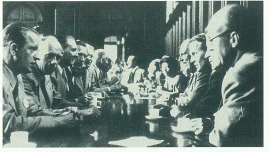 Foundation meeting at Jesus College in Cambridge in 1948. Elise Sørsdal was one of the founding members. (Image from Magne Bruun, 75 år for landskap og utemiljø: Norske landskapsarkitekters forening 1929-2004 (NHL, 2004) , p. 164. Original image CIVA, 