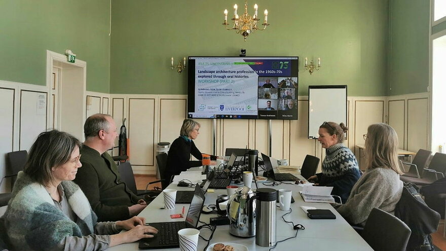 Workshop part 2 (photo by Lei Gao) on Changing profession of landscape architecture in the 1960s-70s. A group of participants in a meeting room at NMBU