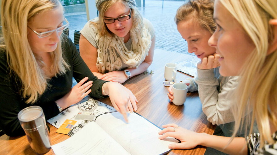 Birgitte Flatval, Julie Kjelså, Nicole Reppert, Marianne Kjøde, bioteknologi