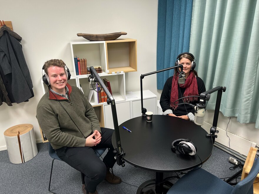 Conor Barry og Camilla Kielland i podcast-studioet til Landbrukspodden