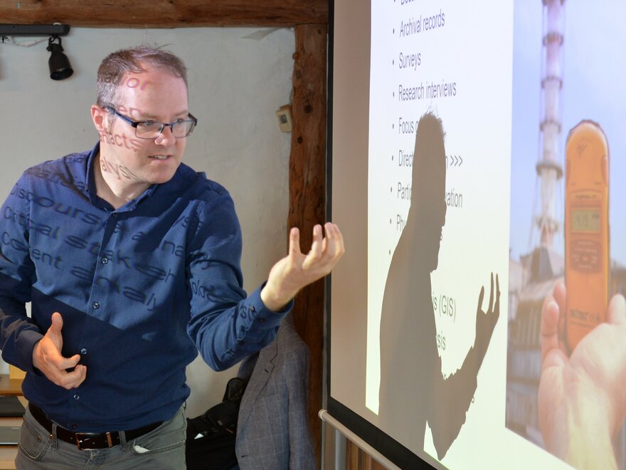 Benjamin Sovacool presenting a writing masterclass at an Empowered Futures reearch school workshop.