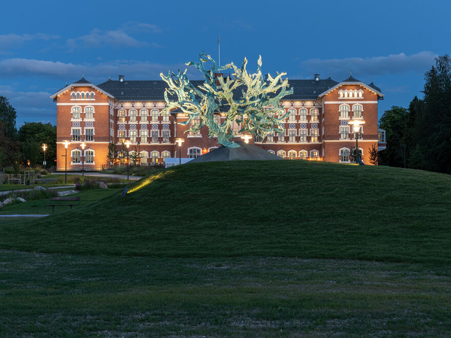 Feeding from the tree of knowledge kunst