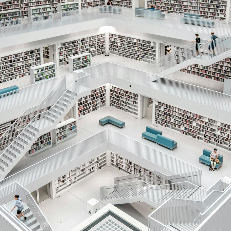 et stort bibliotek