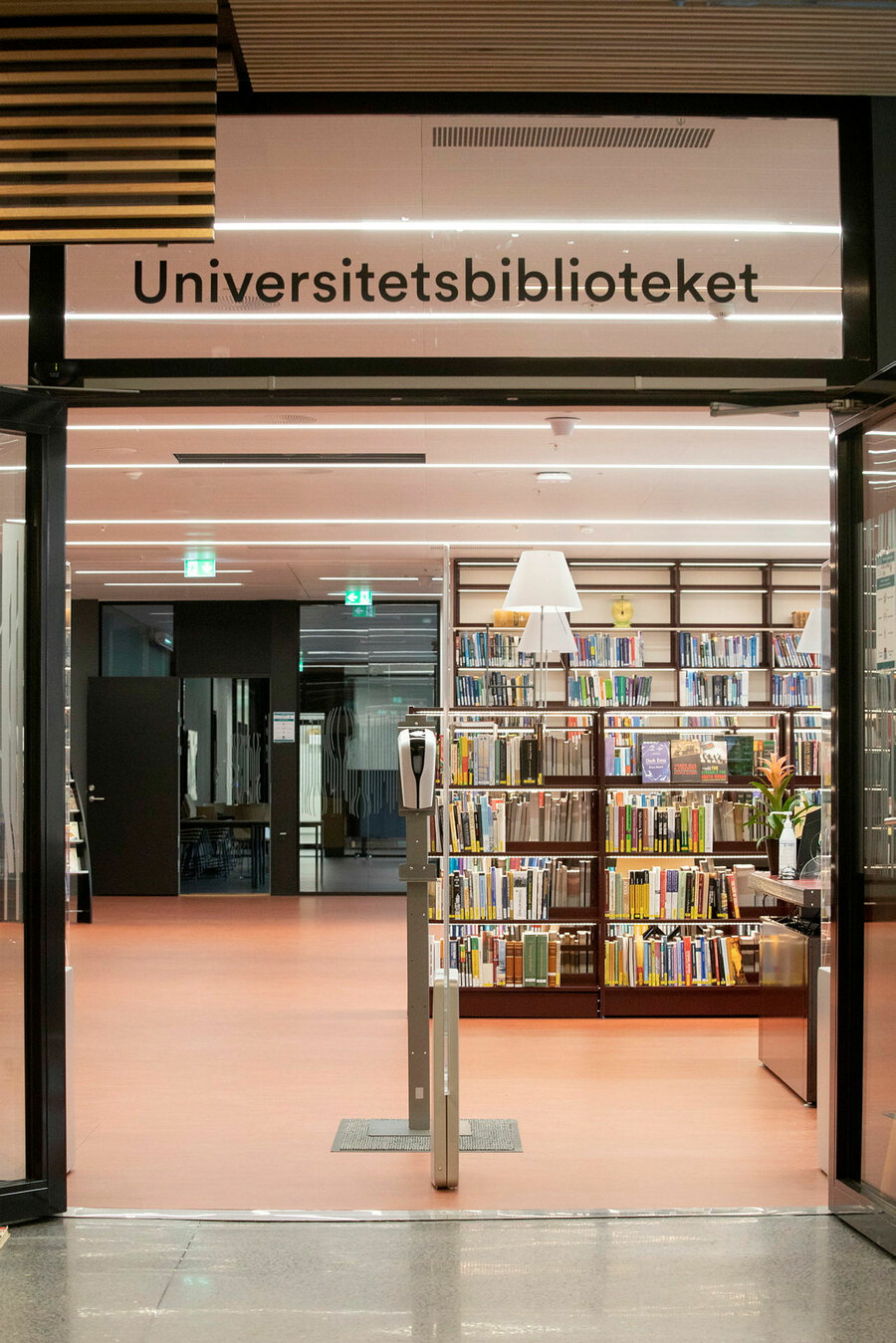 Inngangen til det nyåpnede universitetsbiblioteket