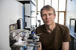 Professor Vincent Eijsink og hans kolleger er på sporet etter unike enzymer som kan bidra til å utvikle nye, verdifulle produkter fra skog- og fiskeriavfall.