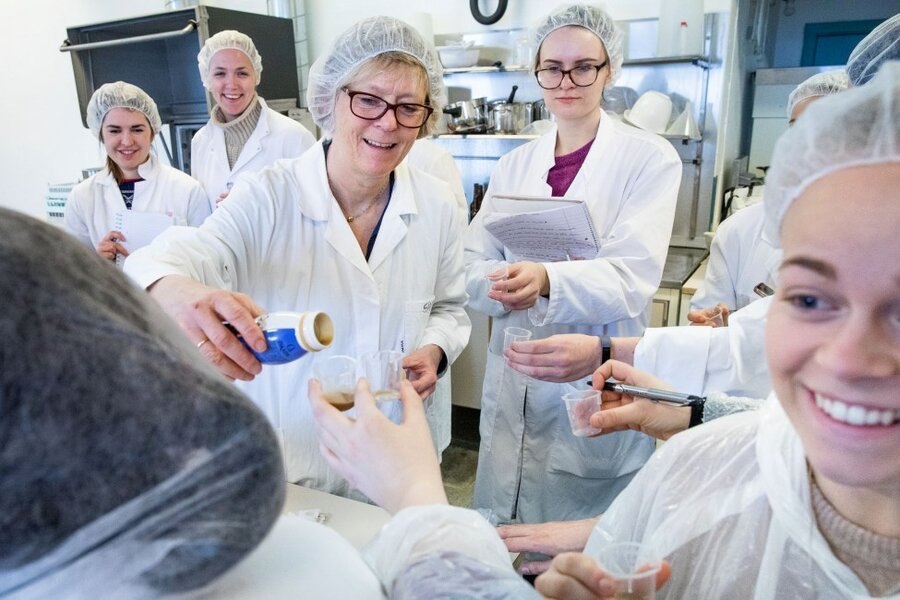 Som student i matvitenskap ved NMBU får du mye tid til praktisk øvelse i laboratoriet og tett oppfølging fra veilederen din.