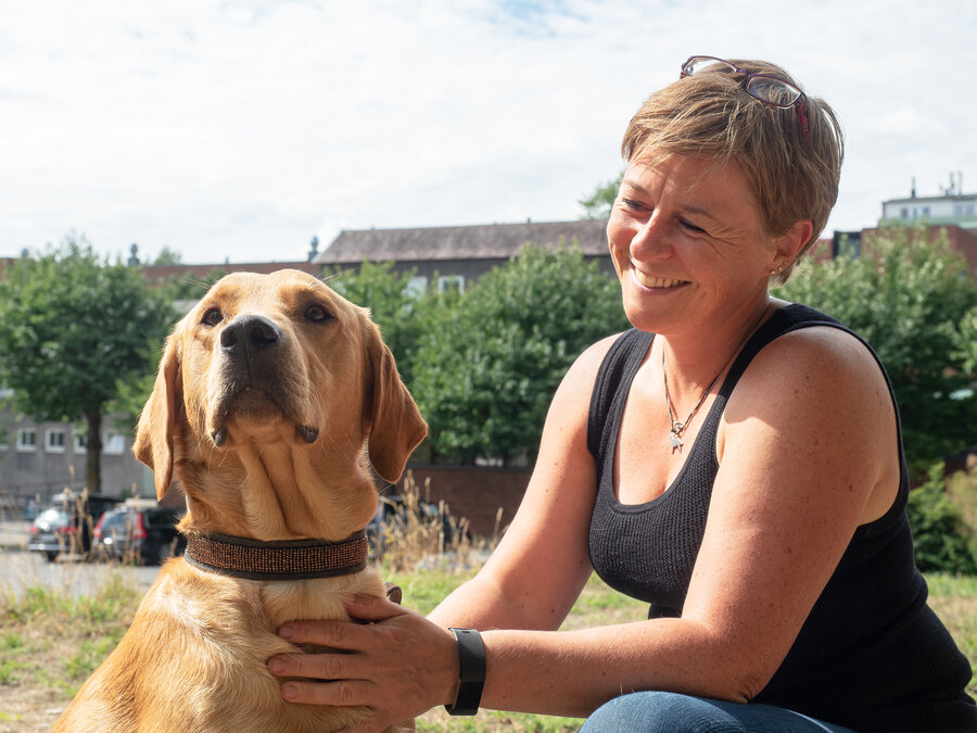 Kristin Wear Presterud med hunden Fyr