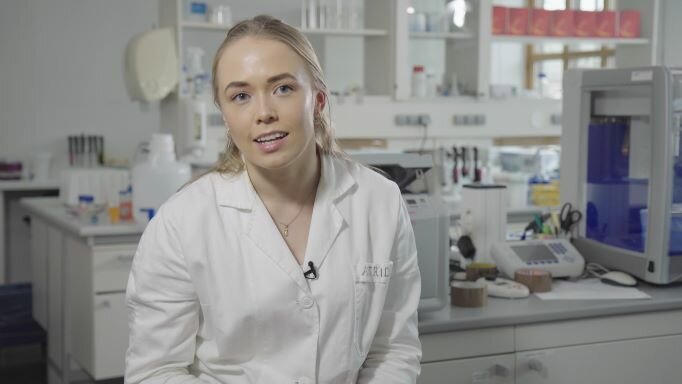 Astrid Randem Lunde er masterstudent i bioteknologi ved NMBU og del av prosjektet som forsker på mikroorganismer i Oslofjorden. 
