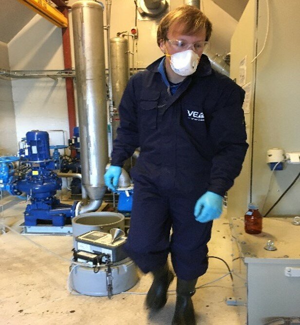 Erik Paulshus har undersøkt kloakkprøver fra et sykehusutløp, en pumpestasjonved et boligområde og fra et renseanlegg.