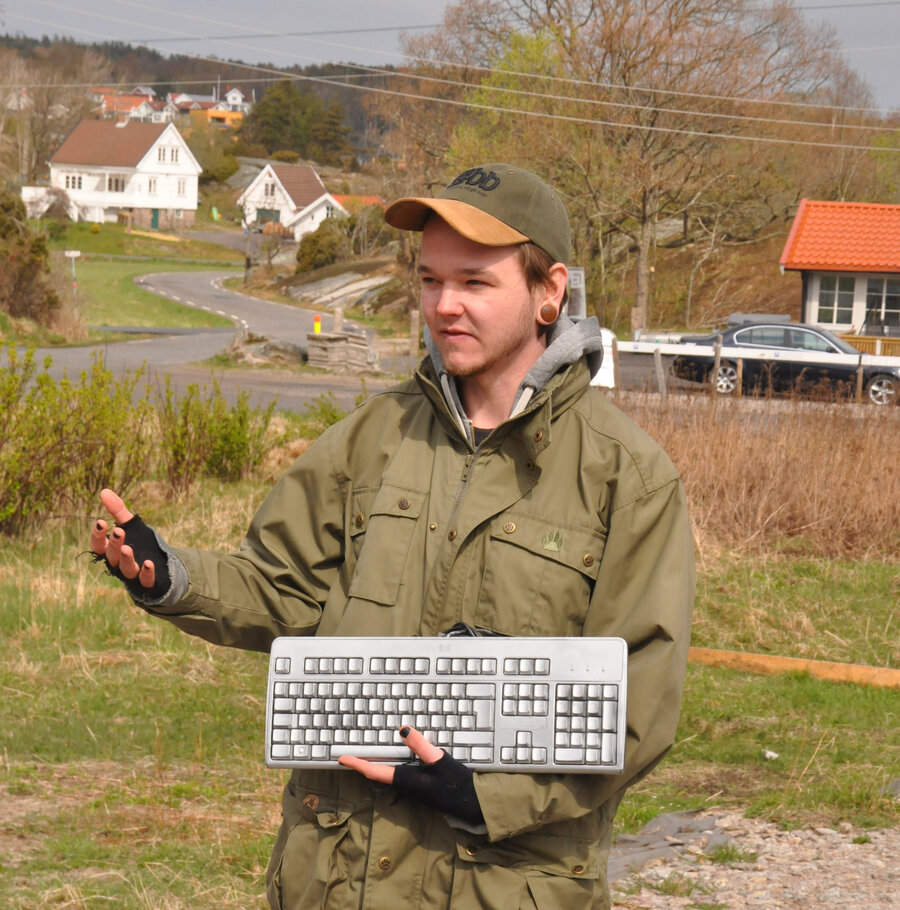 Masterstudent i naturbasert reiseliv, Niklas W. Wilhelmsen, vinner av semesterets beste studentkronikk med den gjeve vandrepremien - sølvtastaturet. 