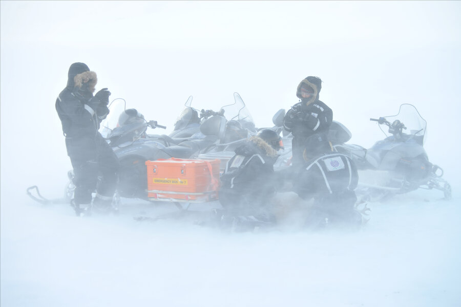 Feltarbeid på Svalbard. Det er ikke alltid ideelt vær.