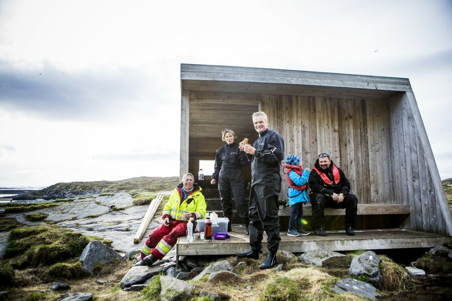 Fuglekikkarar på Hornøya er blant dei 5300 turistane som har svara på BIOTOUR-forskarane sine spørsmål.