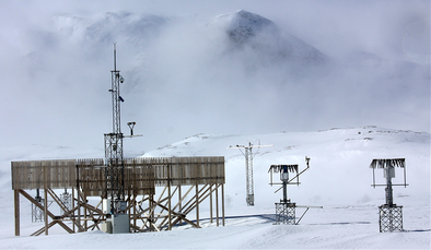NMBU samarbeider med Meteorologisk institutt om utvikling av måleteknologi for snø. Bildet er hentet fra forskningsstasjonen på Haukelid. Hva med en masteroppgave her?
