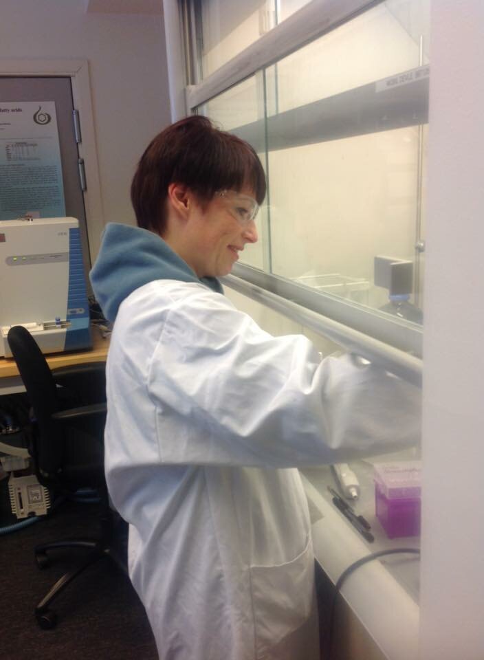 Linda Bergaust jobber med nye løsninger for biofabriksjon ved laboratoriet på NMBU.