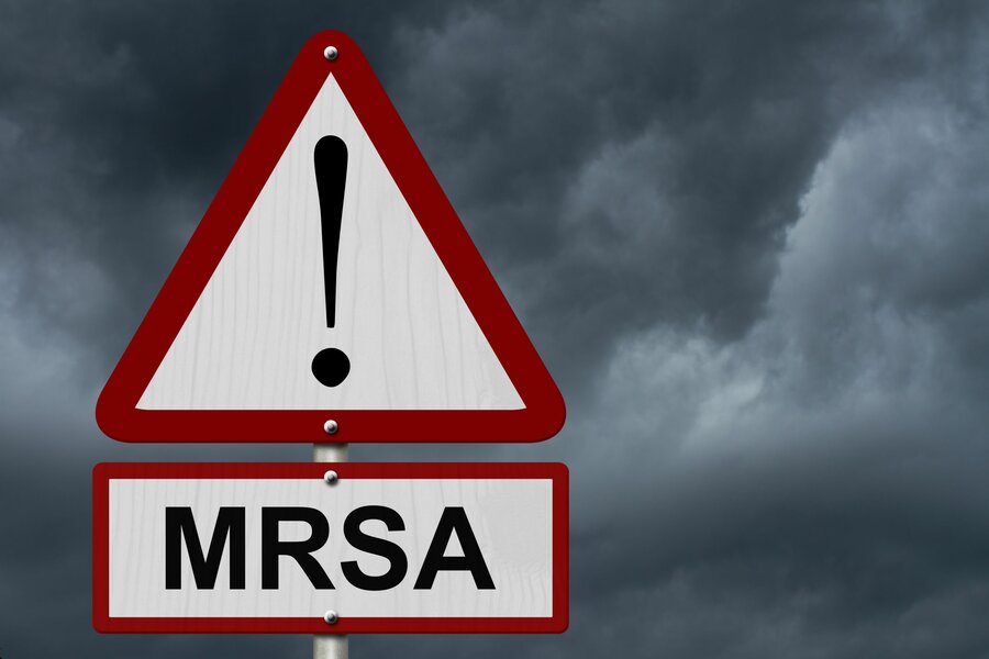 Hos mennesker med svekket helse kan MRSA forårsake alvorlige infeksjoner og har derfor blitt kalt «dødsmikroben».