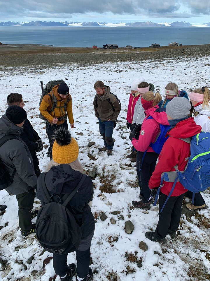 Snorre Sundsbø på jobb på Svalbard. 