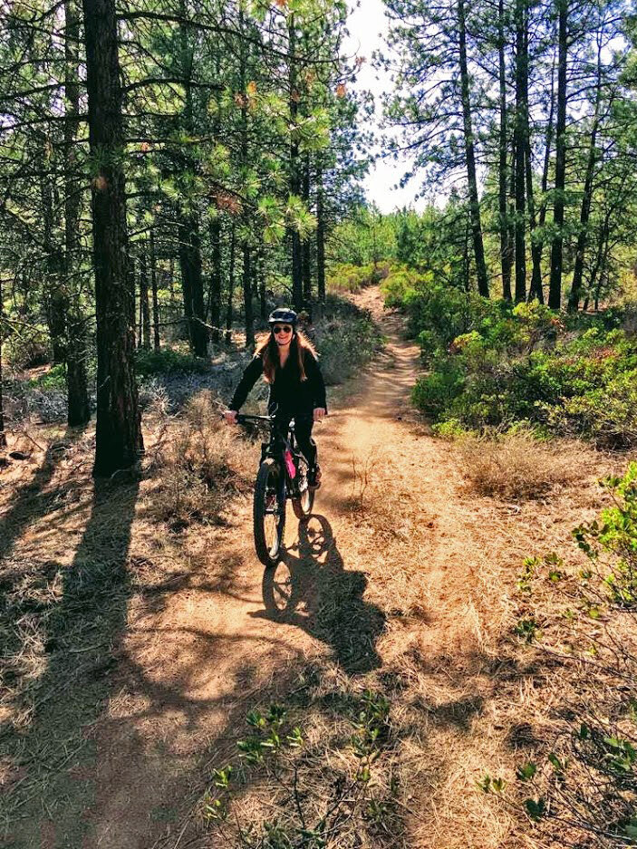 Kathrin Jathe i BIOTOUR forskar på turistane i det naturbaserte reiselivet. Her er ho sjølv naturturist i Bend, Oregon.